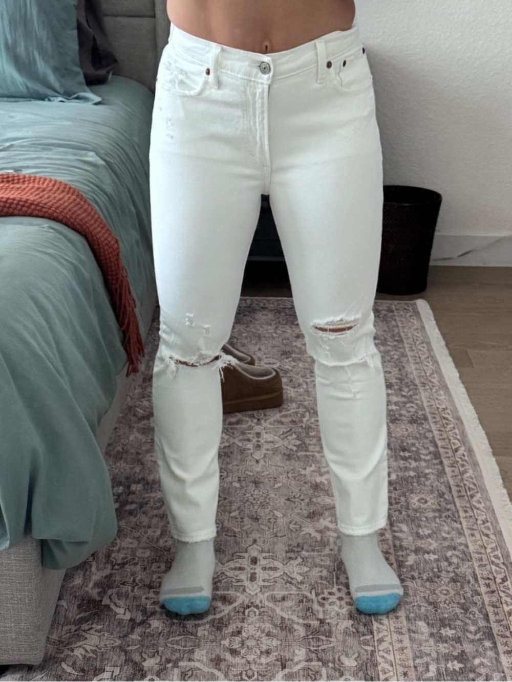 *LIKE NEW* Abercrombie High Rise Skinny Jeans - Size 27 /4